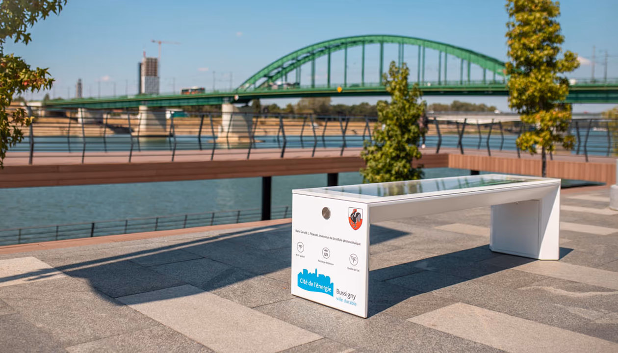 SmartBench Mini at a public space